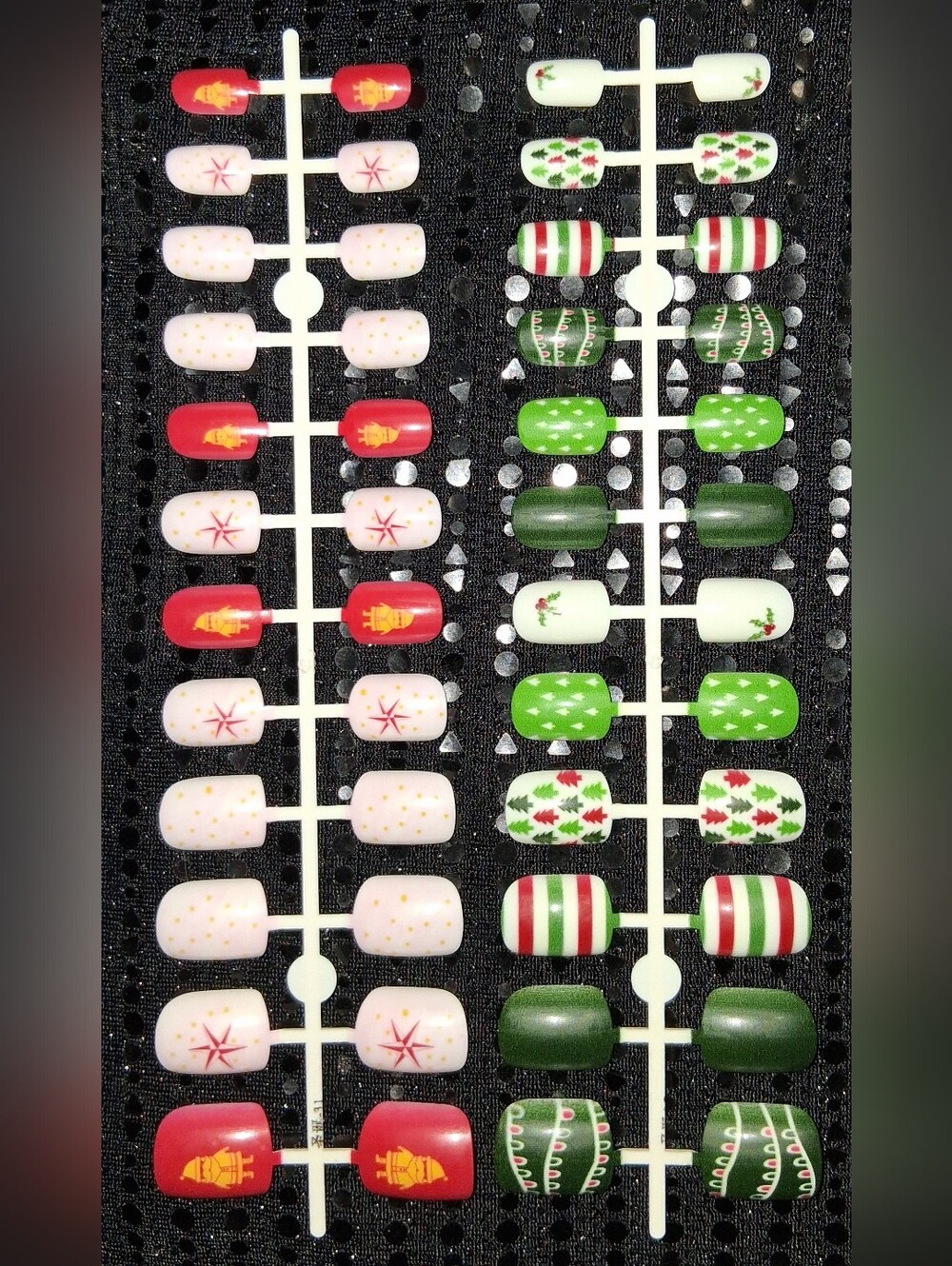 2 sets of press-on/glue-on medium length Christmas fingernails 48 Pieces